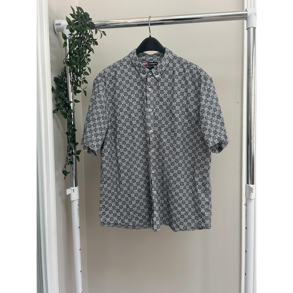 Gently Used Marvel Graham & Co Iron Man Arc Reactor Slim Fit Button Down Shirt